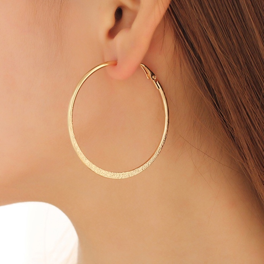 “New York Classic” Textured Simple Hoop Earrings